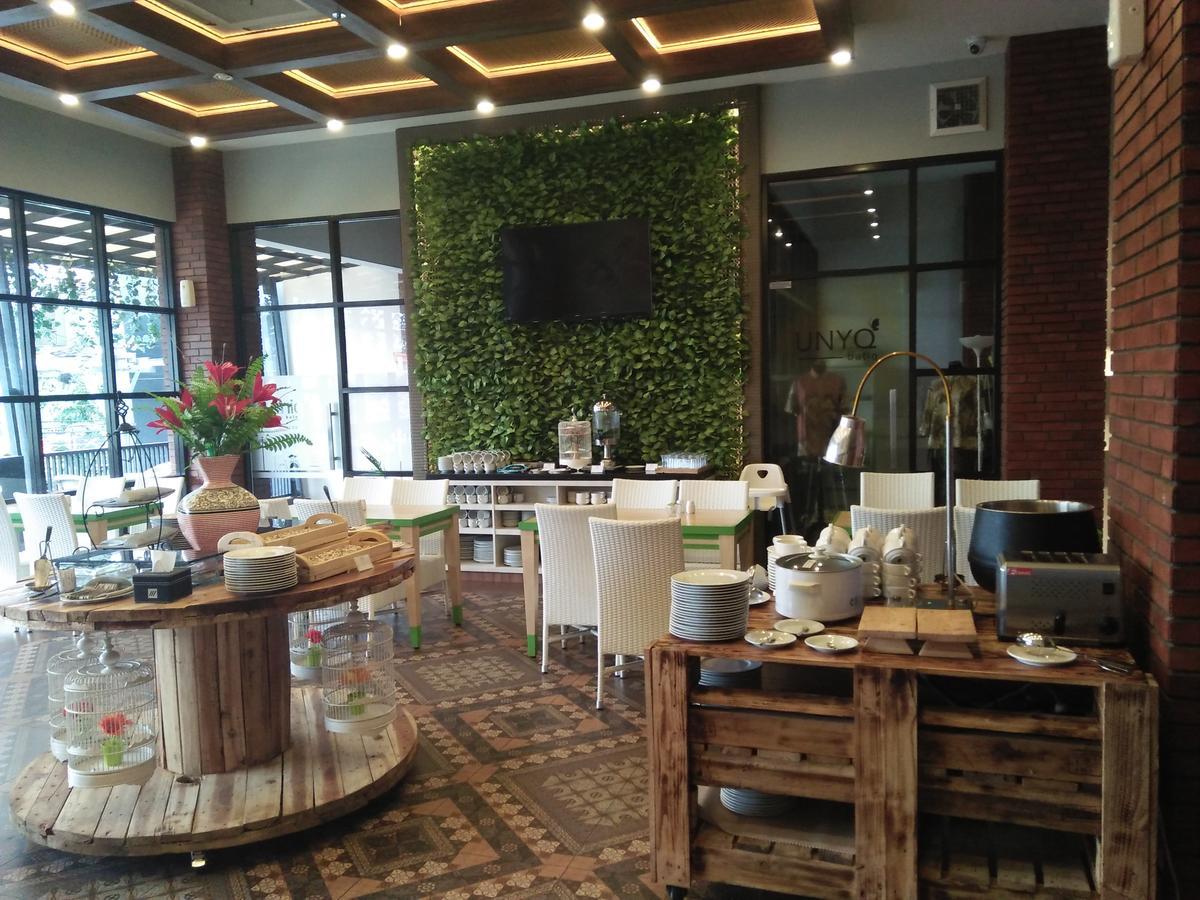 Uniq Hotel Γιογκιακάρτα Εξωτερικό φωτογραφία