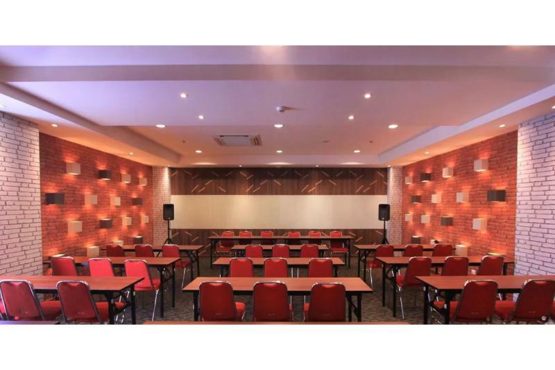 Uniq Hotel Γιογκιακάρτα Εξωτερικό φωτογραφία
